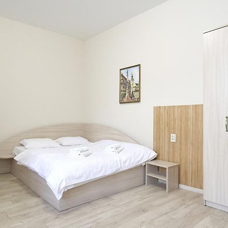 Buk Apartments On Doroshenka 25 Lviv Eksteriør bilde